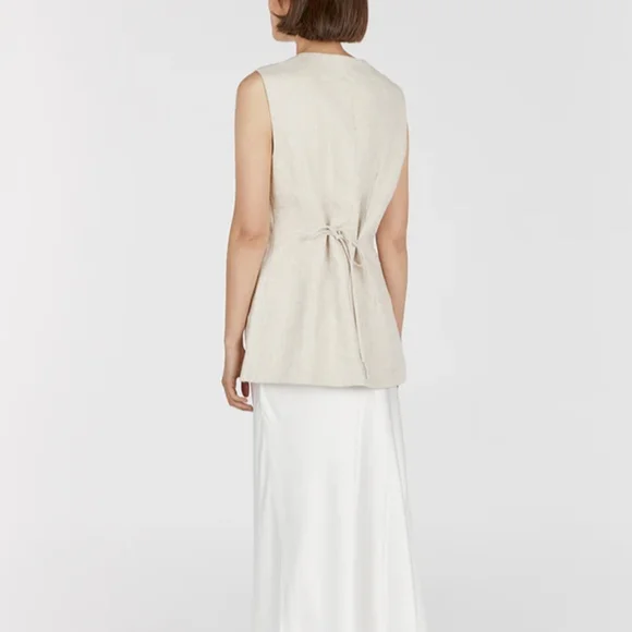 Sleeveless Beige Button-Down Top - Picture 2 of 6
